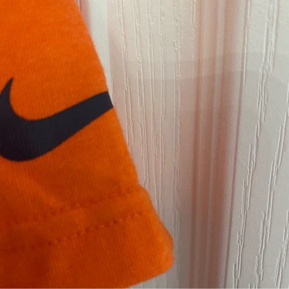 Denver Broncos Nike orange t shirt! Logo on back. Mens large 20” pit to pit. - Picture 3 of 4